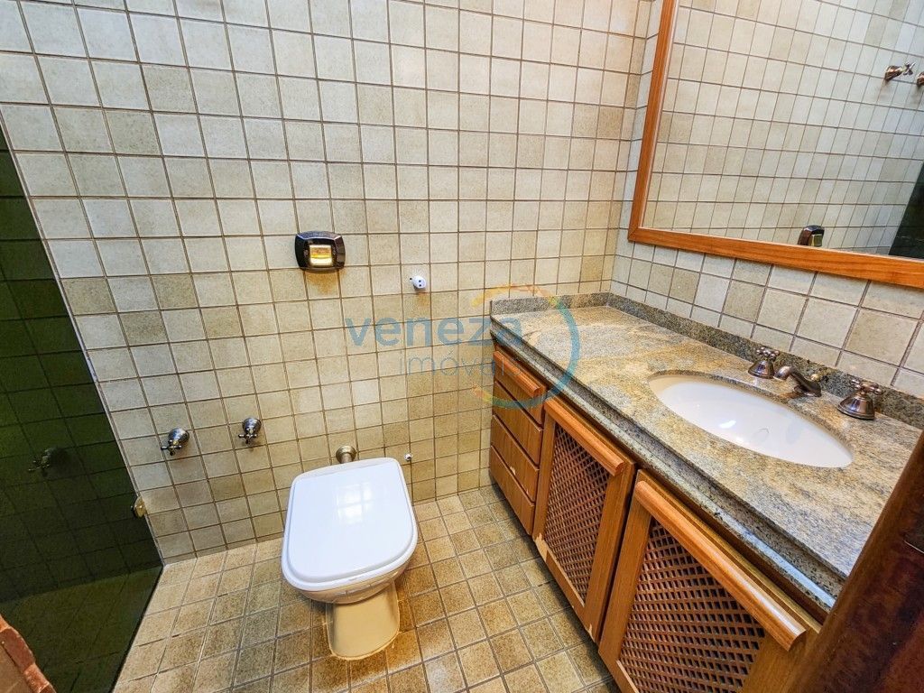 Casa Residencial à venda no bairro Andrade de Londrina com 441m<sup>2</sup> útil, 4 quartos, 5 vagas de garagem