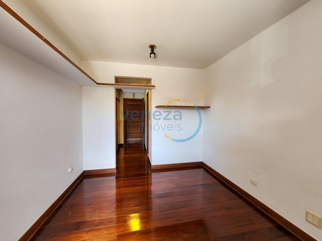 Casa Residencial à venda no bairro Andrade de Londrina com 441m<sup>2</sup> útil, 4 quartos, 5 vagas de garagem