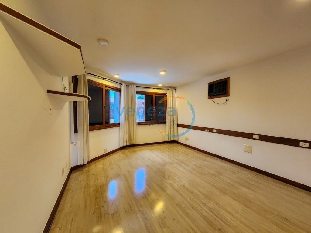 Casa Residencial à venda no bairro Andrade de Londrina com 441m<sup>2</sup> útil, 4 quartos, 5 vagas de garagem