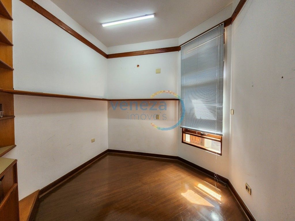 Casa Residencial à venda no bairro Andrade de Londrina com 441m<sup>2</sup> útil, 4 quartos, 5 vagas de garagem