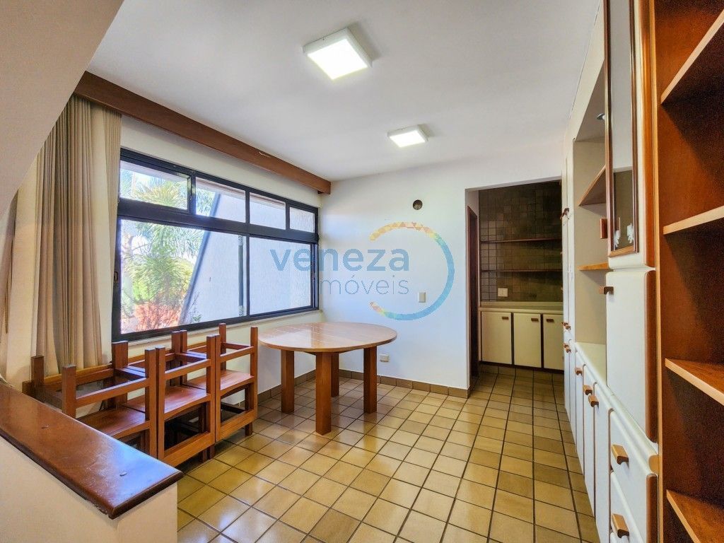 Casa Residencial à venda no bairro Andrade de Londrina com 441m<sup>2</sup> útil, 4 quartos, 5 vagas de garagem