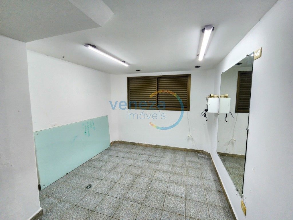 Casa Residencial à venda no bairro Andrade de Londrina com 441m<sup>2</sup> útil, 4 quartos, 5 vagas de garagem