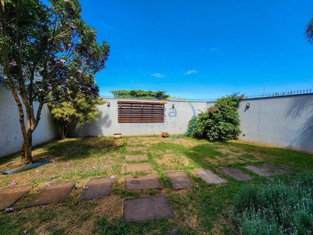 Casa Residencial à venda no bairro Andrade de Londrina com 441m<sup>2</sup> útil, 4 quartos, 5 vagas de garagem