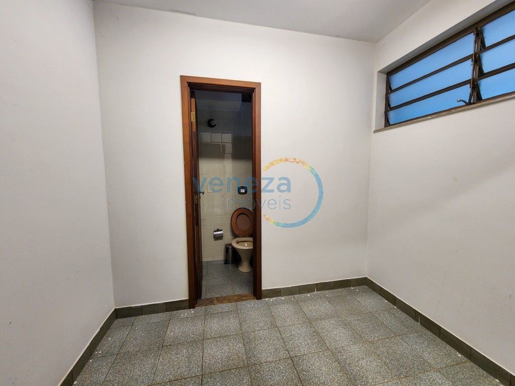 Casa Residencial à venda no bairro Andrade de Londrina com 441m<sup>2</sup> útil, 4 quartos, 5 vagas de garagem