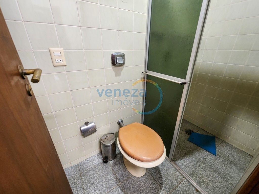 Casa Residencial à venda no bairro Andrade de Londrina com 441m<sup>2</sup> útil, 4 quartos, 5 vagas de garagem