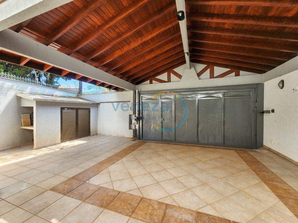 Casa Residencial à venda no bairro Andrade de Londrina com 441m<sup>2</sup> útil, 4 quartos, 5 vagas de garagem