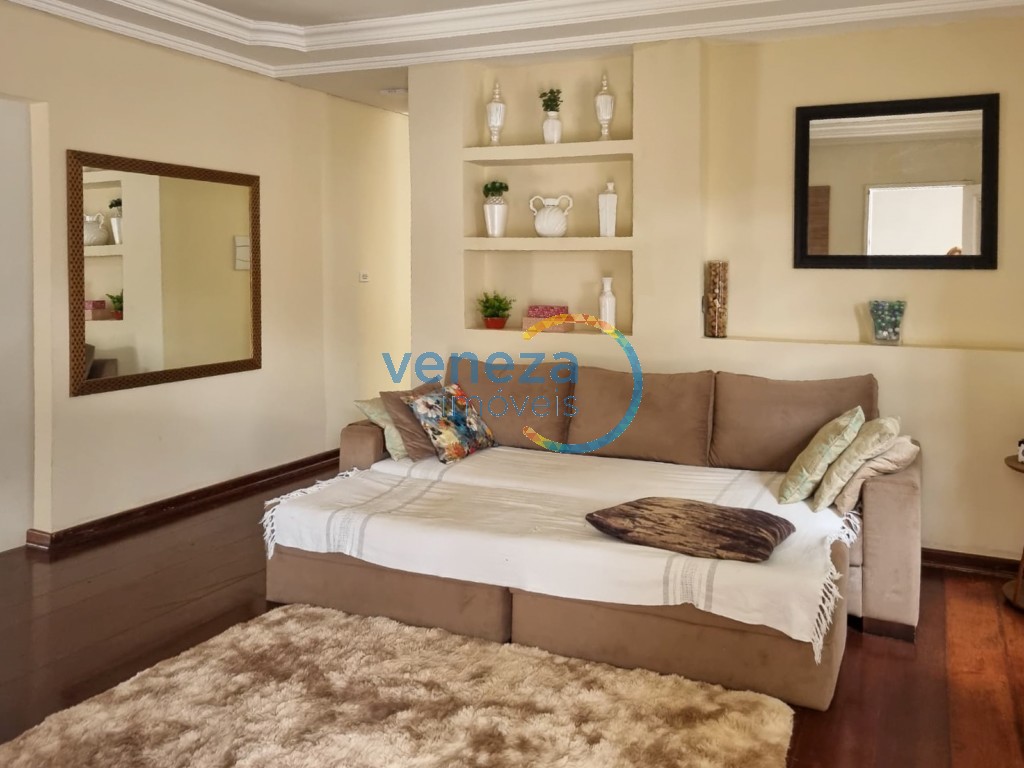 Casa Residencial à venda no bairro Albatroz de Londrina com 180m<sup>2</sup> útil, 4 quartos, 3 vagas de garagem