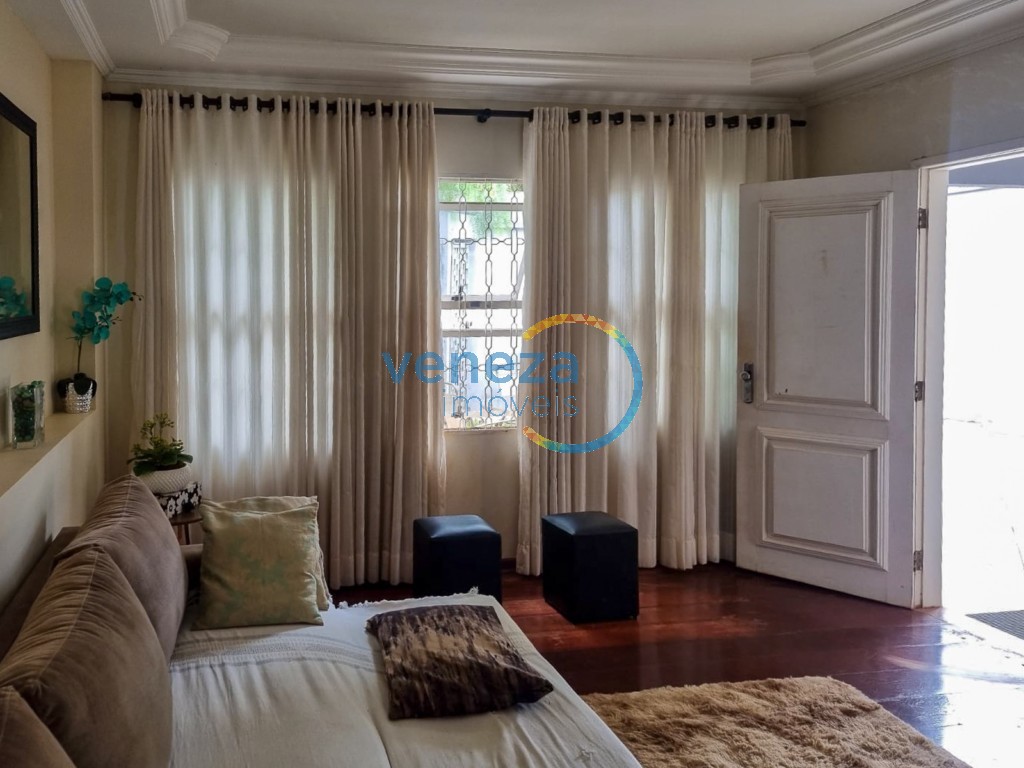 Casa Residencial à venda no bairro Albatroz de Londrina com 180m<sup>2</sup> útil, 4 quartos, 3 vagas de garagem