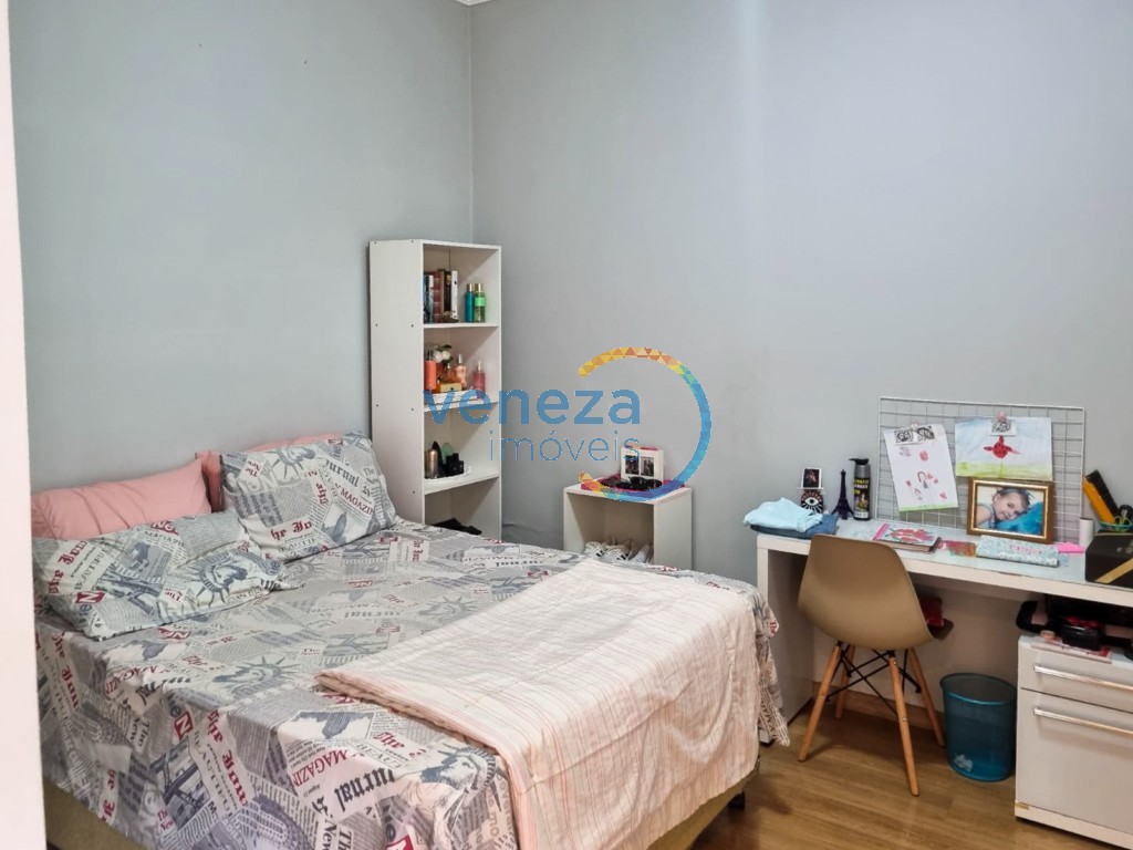 Casa Residencial à venda no bairro Albatroz de Londrina com 180m<sup>2</sup> útil, 4 quartos, 3 vagas de garagem