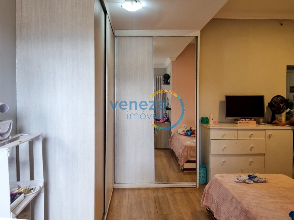 Casa Residencial à venda no bairro Albatroz de Londrina com 180m<sup>2</sup> útil, 4 quartos, 3 vagas de garagem