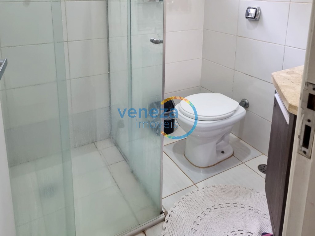 Casa Residencial à venda no bairro Albatroz de Londrina com 180m<sup>2</sup> útil, 4 quartos, 3 vagas de garagem