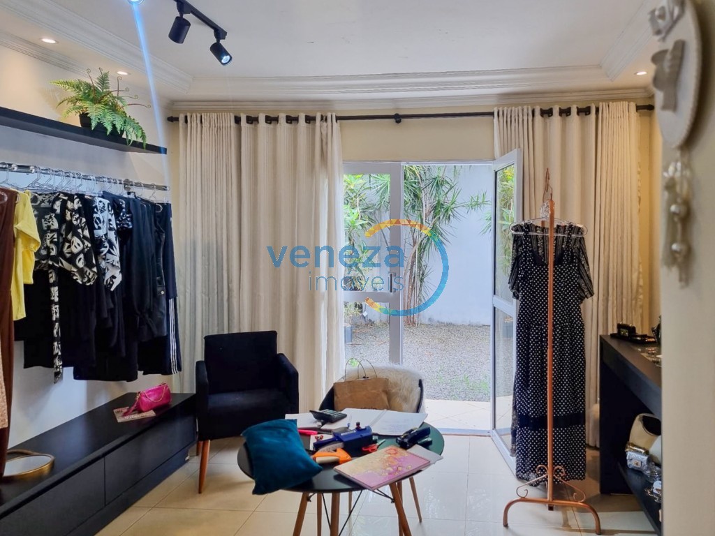 Casa Residencial à venda no bairro Albatroz de Londrina com 180m<sup>2</sup> útil, 4 quartos, 3 vagas de garagem