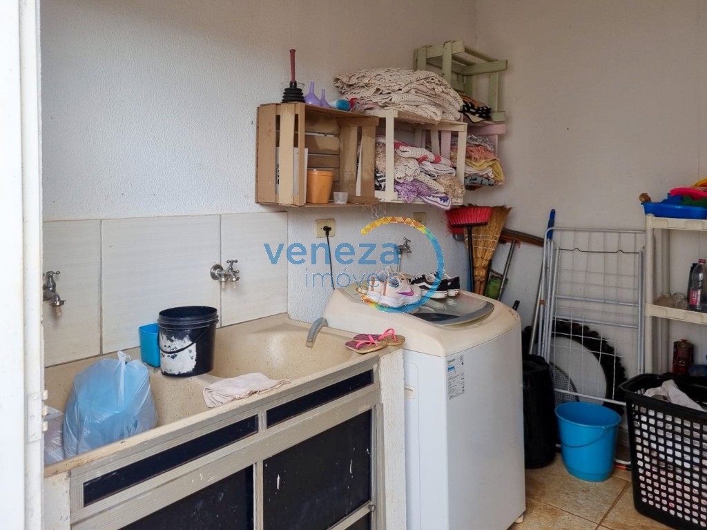 Casa Residencial à venda no bairro Albatroz de Londrina com 180m<sup>2</sup> útil, 4 quartos, 3 vagas de garagem