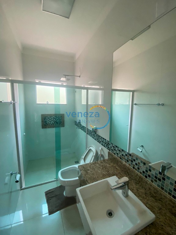 Casa Residencial à venda no bairro Ecoville I de Cambe com 200m<sup>2</sup> útil, 3 quartos, 3 vagas de garagem