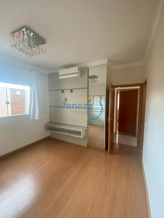 Casa Residencial à venda no bairro Ecoville I de Cambe com 200m<sup>2</sup> útil, 3 quartos, 3 vagas de garagem