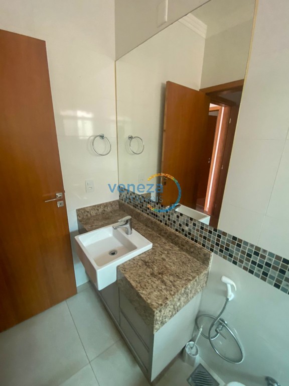 Casa Residencial à venda no bairro Ecoville I de Cambe com 200m<sup>2</sup> útil, 3 quartos, 3 vagas de garagem