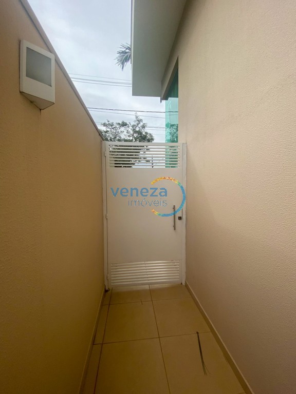 Casa Residencial à venda no bairro Ecoville I de Cambe com 200m<sup>2</sup> útil, 3 quartos, 3 vagas de garagem