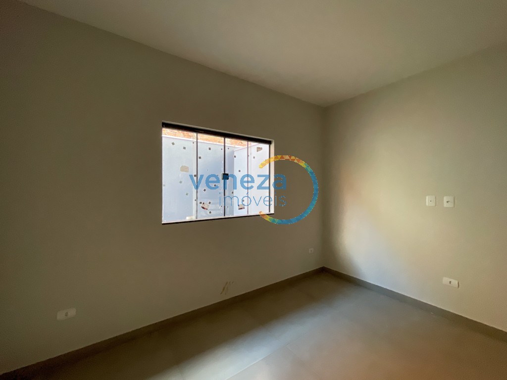 Casa Residencial à venda no bairro Catuai de Londrina com 69.17m<sup>2</sup> útil, 3 quartos, 1 vaga de garagem