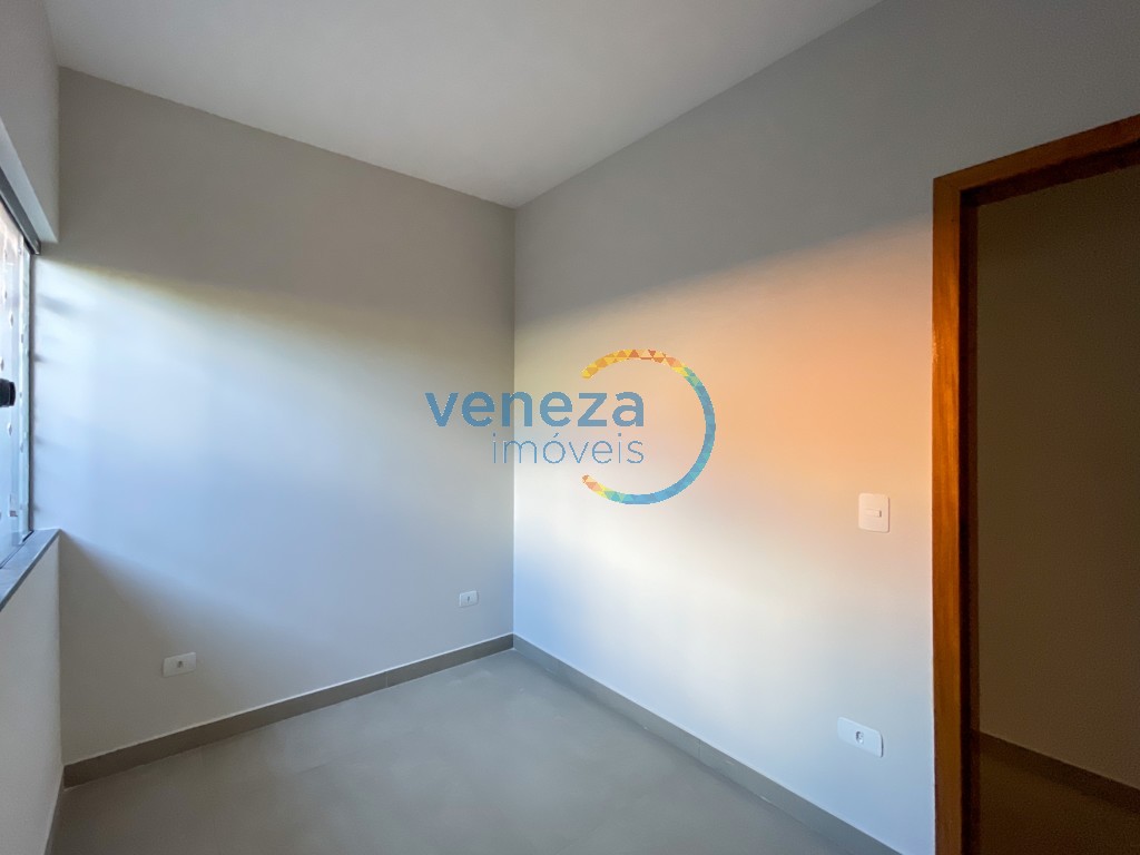 Casa Residencial à venda no bairro Catuai de Londrina com 69.17m<sup>2</sup> útil, 3 quartos, 1 vaga de garagem