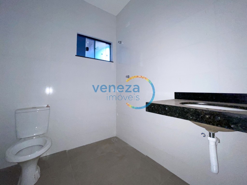 Casa Residencial à venda no bairro Catuai de Londrina com 69.17m<sup>2</sup> útil, 3 quartos, 1 vaga de garagem