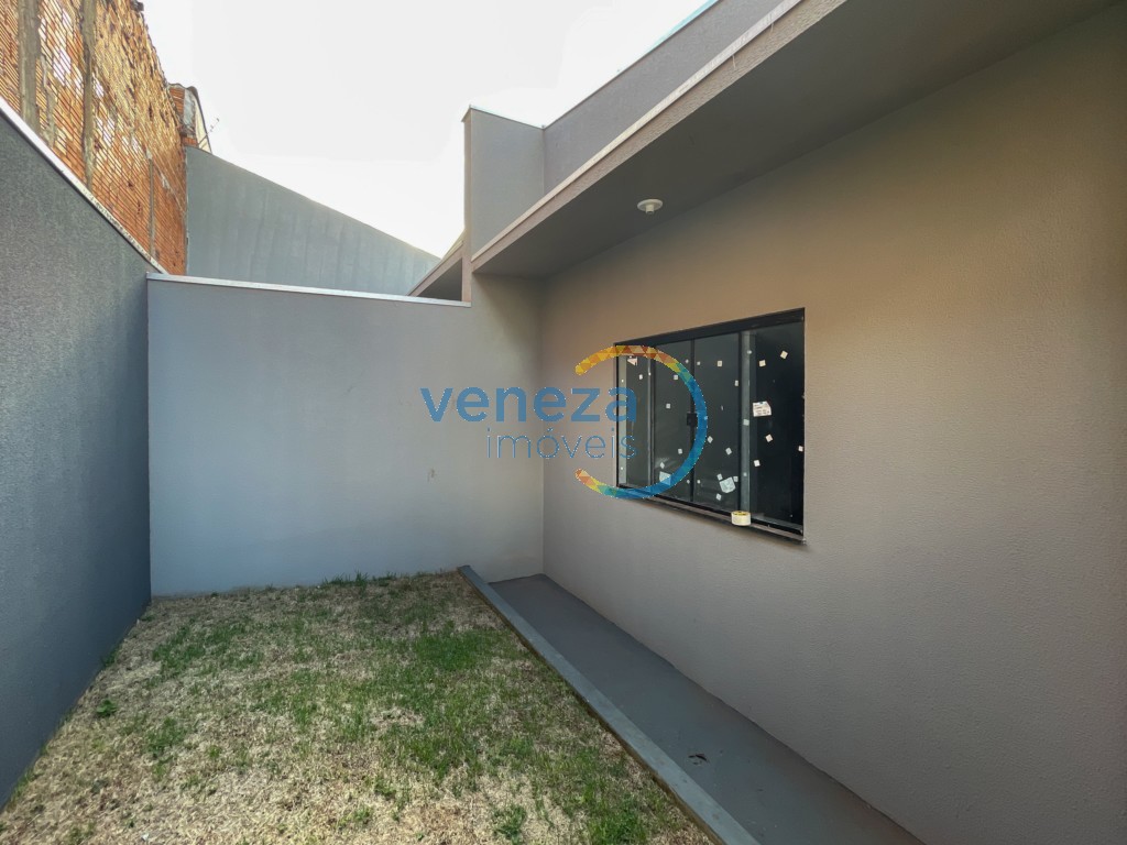 Casa Residencial à venda no bairro Catuai de Londrina com 69.17m<sup>2</sup> útil, 3 quartos, 1 vaga de garagem