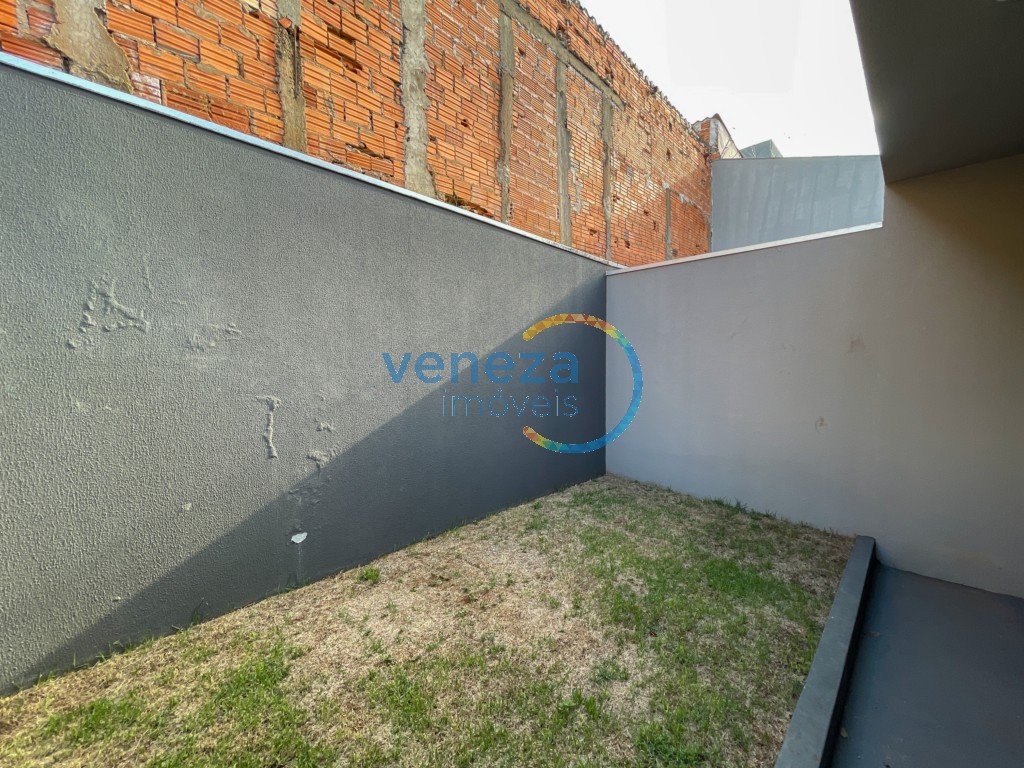 Casa Residencial à venda no bairro Catuai de Londrina com 69.17m<sup>2</sup> útil, 3 quartos, 1 vaga de garagem