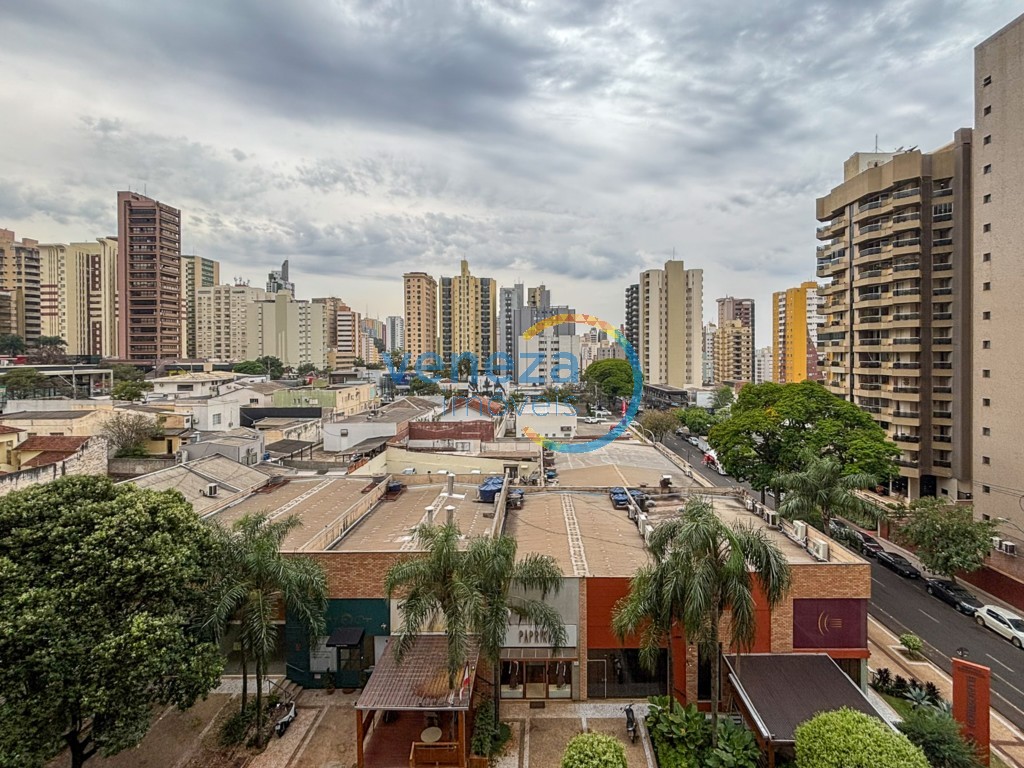 Apartamento à venda no bairro Centro de Londrina com 157.63m<sup>2</sup> útil, 3 quartos, 2 vagas de garagem