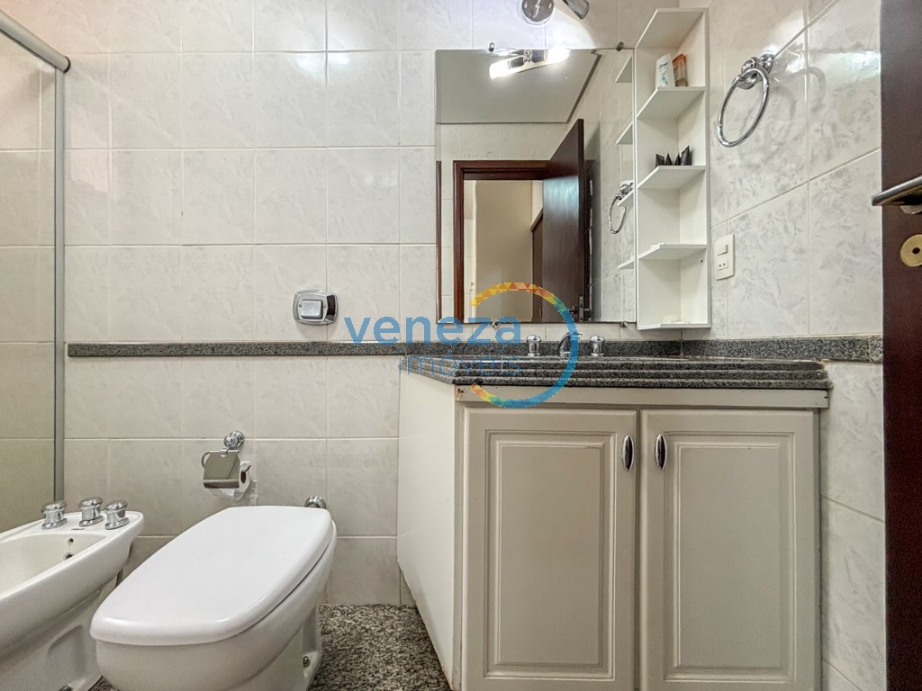 Apartamento à venda no bairro Centro de Londrina com 157.63m<sup>2</sup> útil, 3 quartos, 2 vagas de garagem