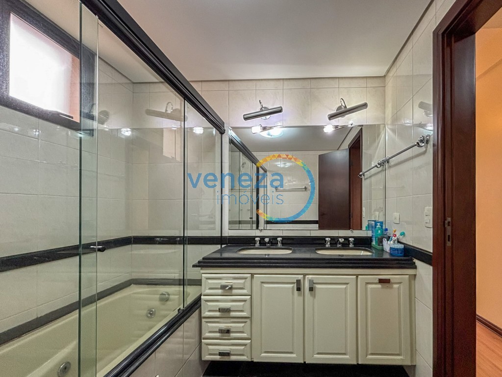 Apartamento à venda no bairro Centro de Londrina com 157.63m<sup>2</sup> útil, 3 quartos, 2 vagas de garagem