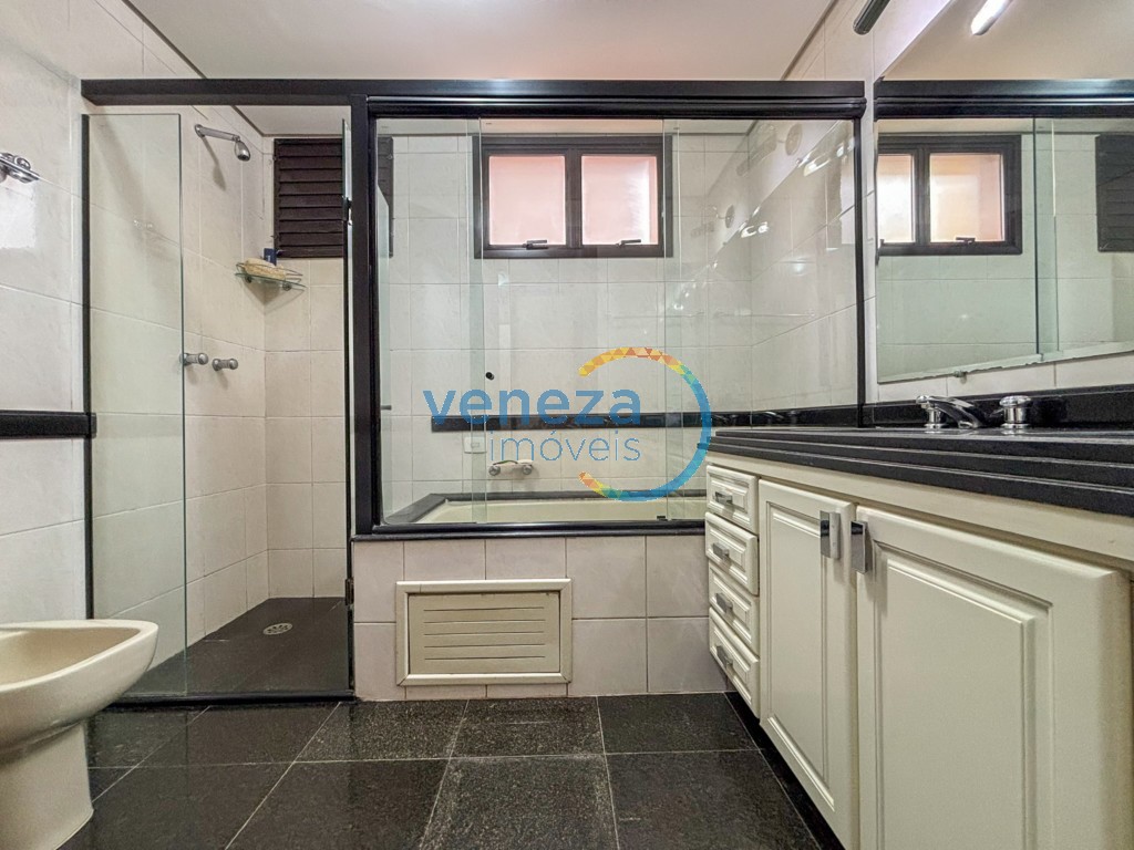 Apartamento à venda no bairro Centro de Londrina com 157.63m<sup>2</sup> útil, 3 quartos, 2 vagas de garagem