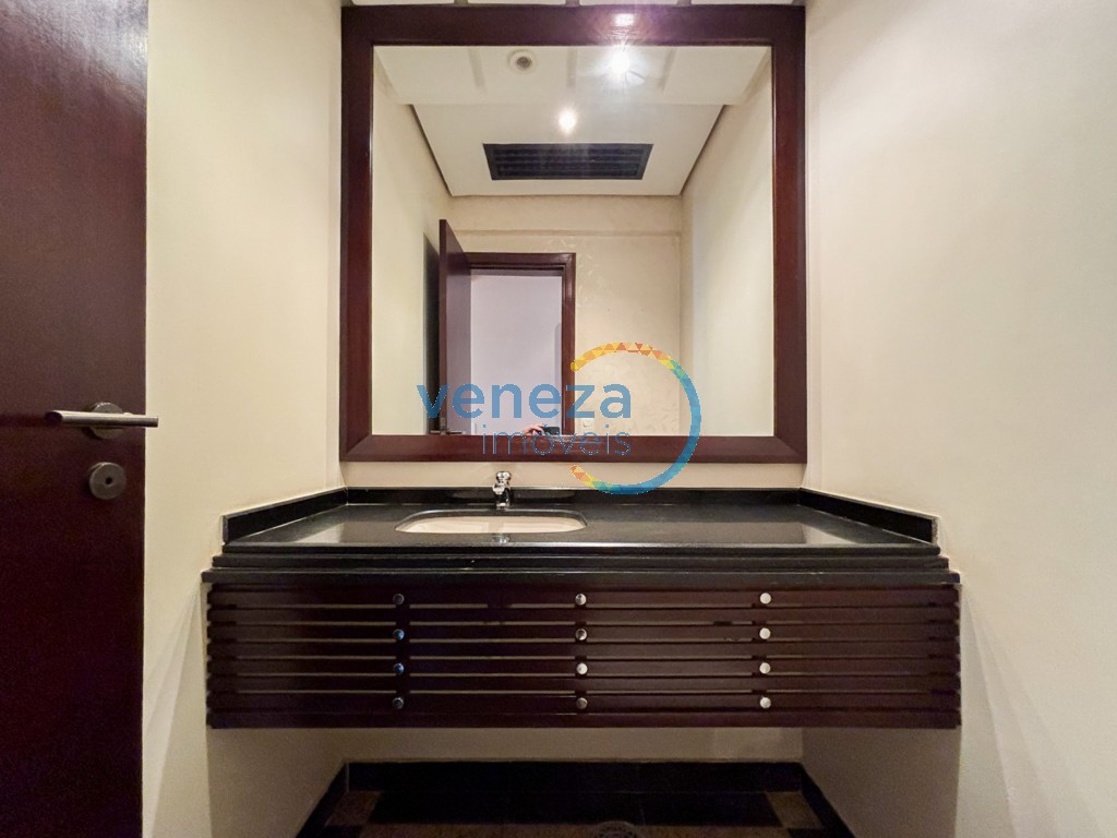 Apartamento à venda no bairro Centro de Londrina com 157.63m<sup>2</sup> útil, 3 quartos, 2 vagas de garagem