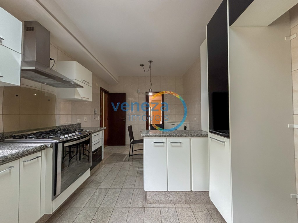 Apartamento à venda no bairro Centro de Londrina com 157.63m<sup>2</sup> útil, 3 quartos, 2 vagas de garagem