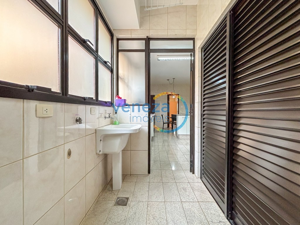 Apartamento à venda no bairro Centro de Londrina com 157.63m<sup>2</sup> útil, 3 quartos, 2 vagas de garagem