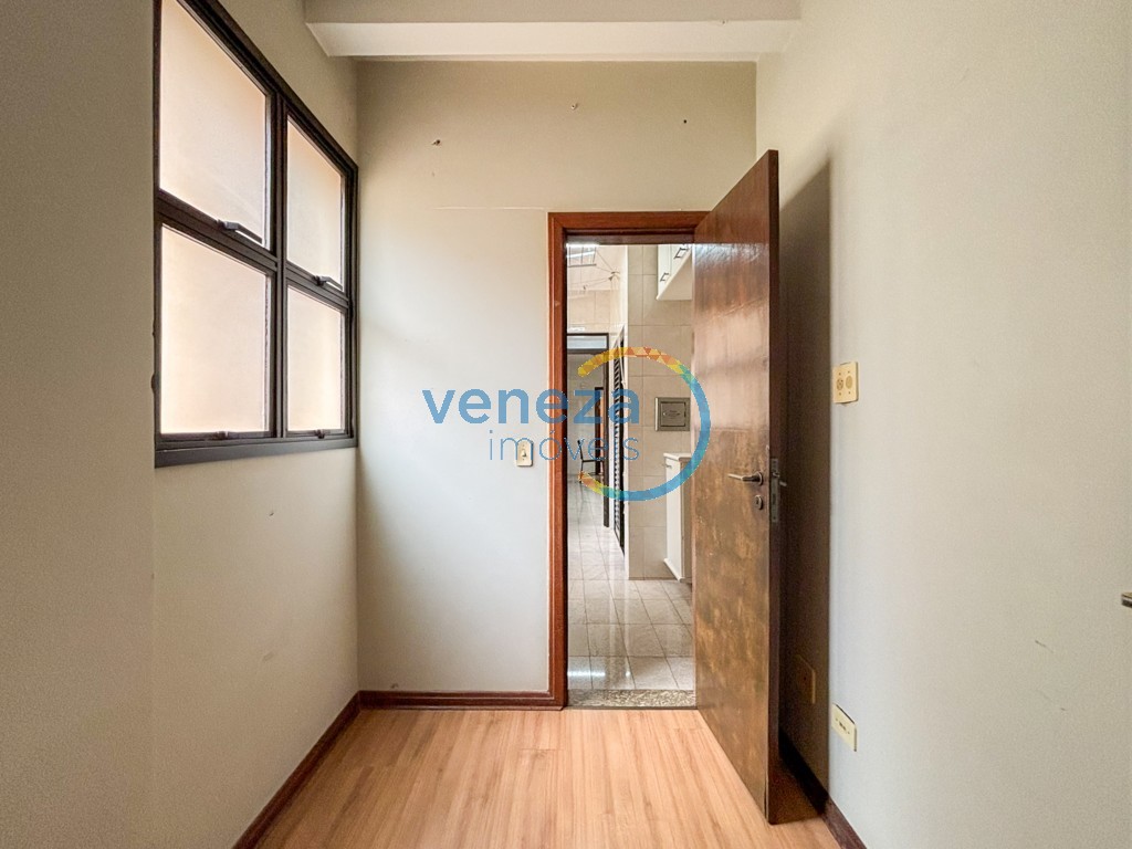 Apartamento à venda no bairro Centro de Londrina com 157.63m<sup>2</sup> útil, 3 quartos, 2 vagas de garagem