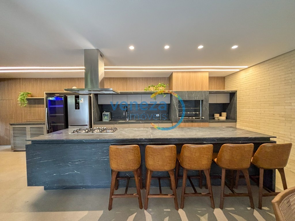 Apartamento à venda no bairro Centro de Londrina com 157.63m<sup>2</sup> útil, 3 quartos, 2 vagas de garagem