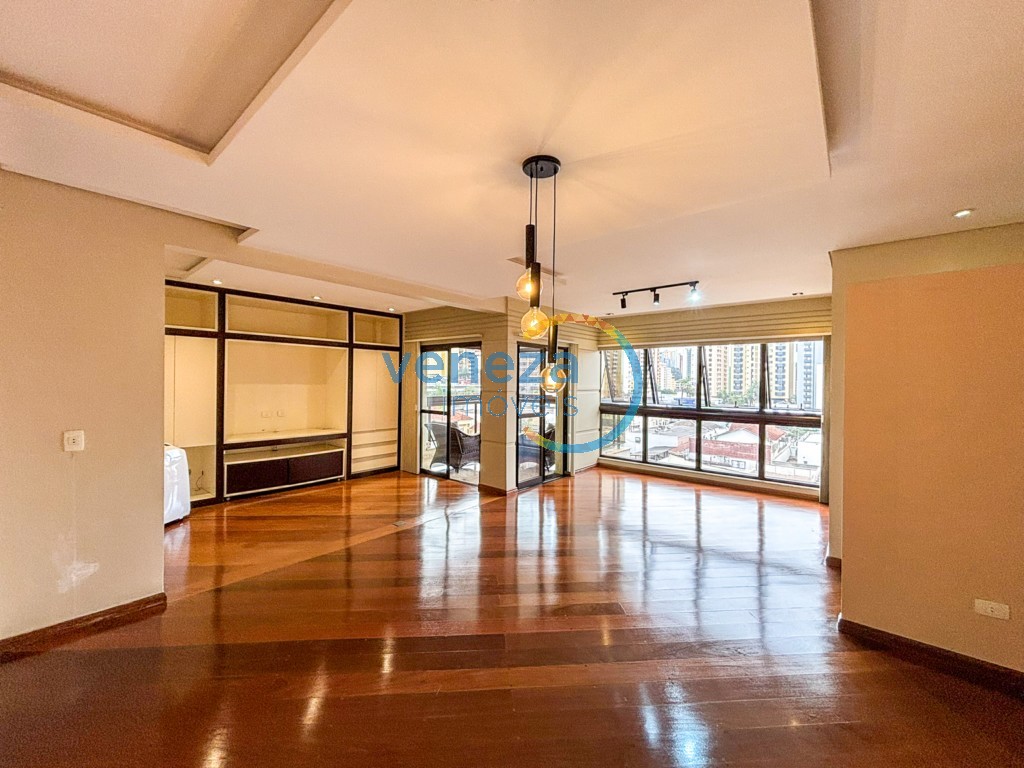Apartamento à venda no bairro Centro de Londrina com 157.63m<sup>2</sup> útil, 3 quartos, 2 vagas de garagem