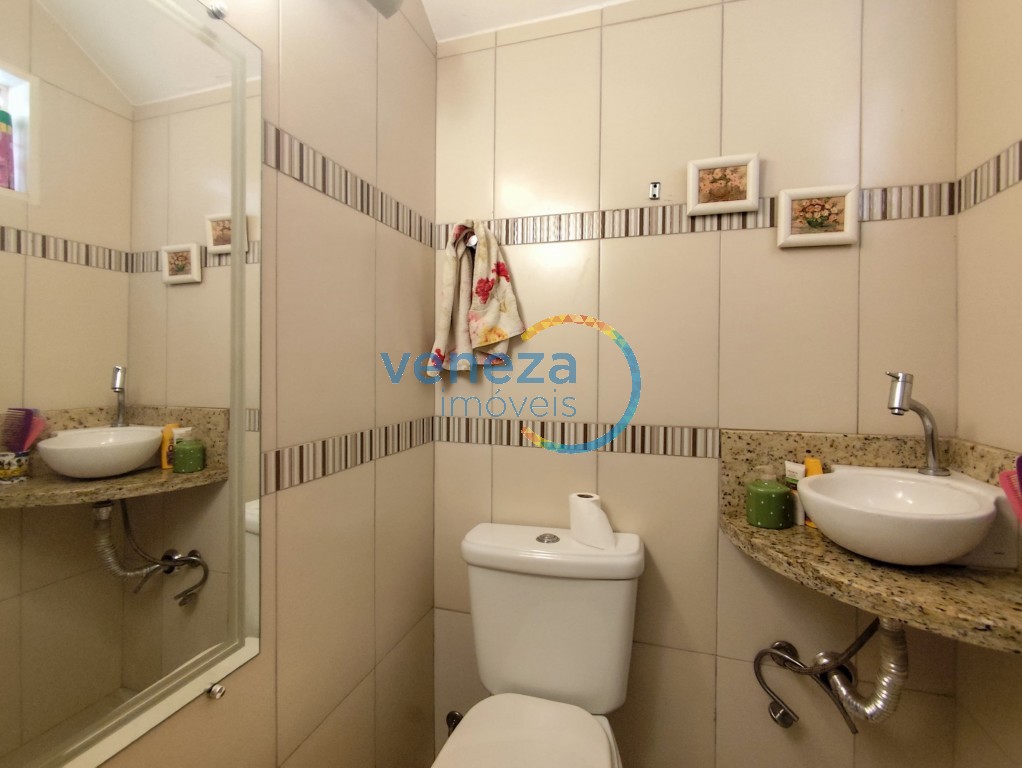 Casa Residencial à venda no bairro Andes de Londrina com 217.21m<sup>2</sup> útil, 3 quartos, 2 vagas de garagem