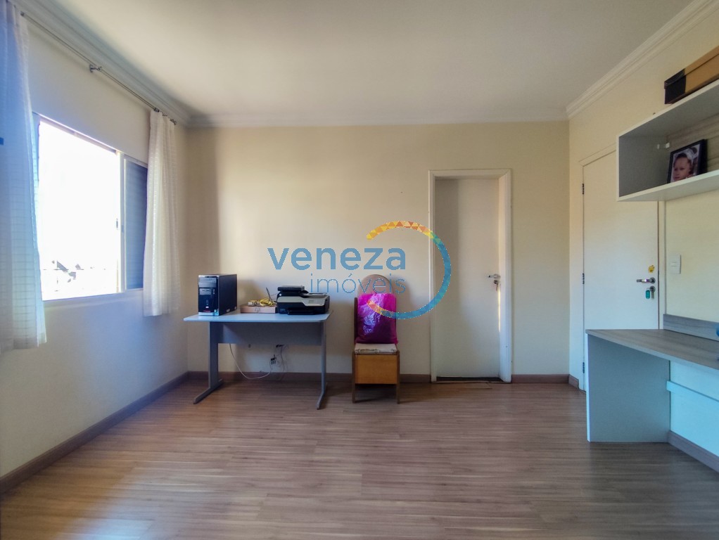 Casa Residencial à venda no bairro Andes de Londrina com 217.21m<sup>2</sup> útil, 3 quartos, 2 vagas de garagem