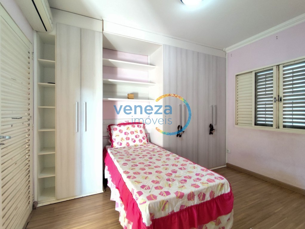 Casa Residencial à venda no bairro Andes de Londrina com 217.21m<sup>2</sup> útil, 3 quartos, 2 vagas de garagem