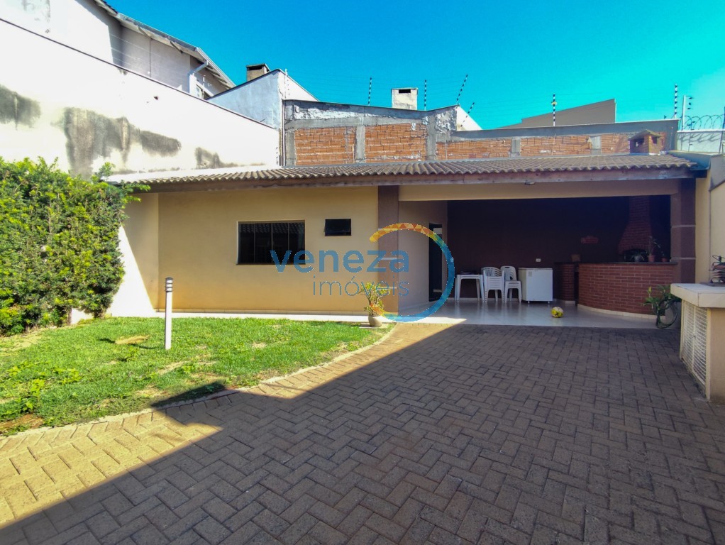 Casa Residencial à venda no bairro Andes de Londrina com 217.21m<sup>2</sup> útil, 3 quartos, 2 vagas de garagem