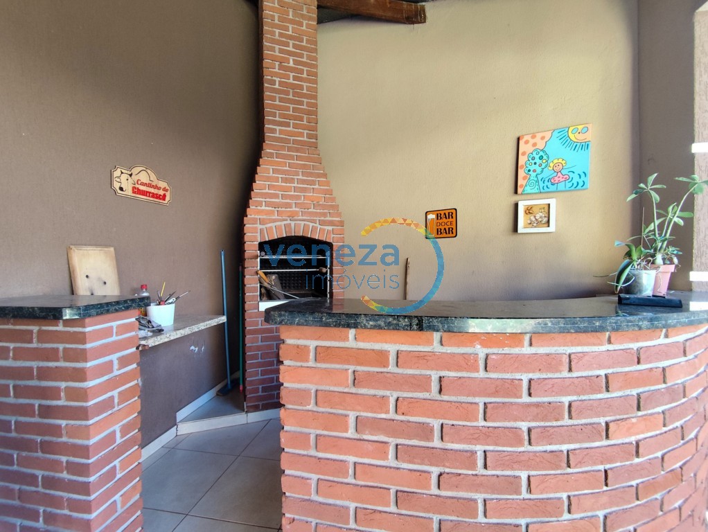 Casa Residencial à venda no bairro Andes de Londrina com 217.21m<sup>2</sup> útil, 3 quartos, 2 vagas de garagem