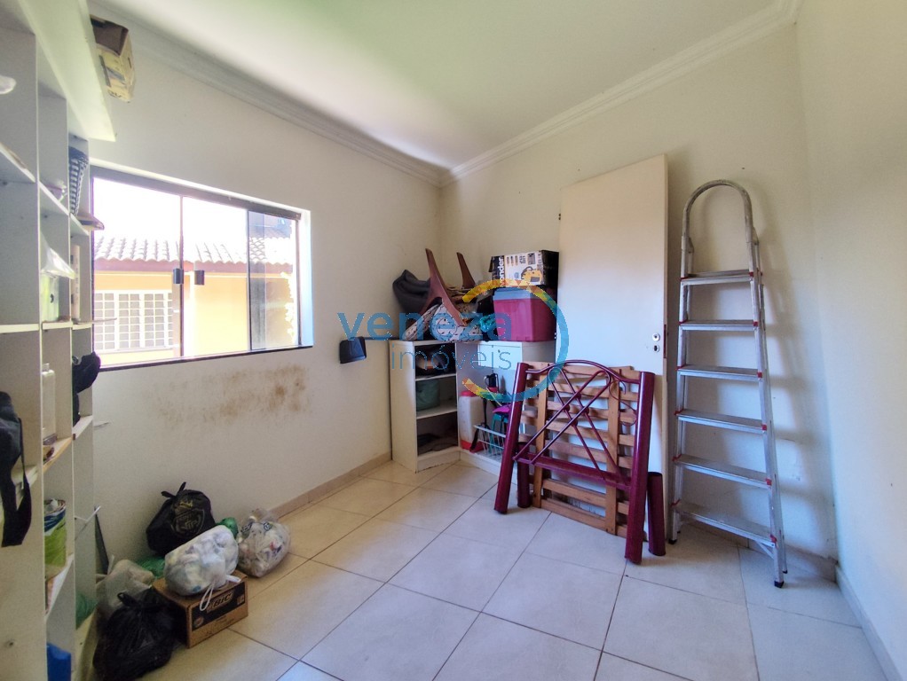 Casa Residencial à venda no bairro Andes de Londrina com 217.21m<sup>2</sup> útil, 3 quartos, 2 vagas de garagem