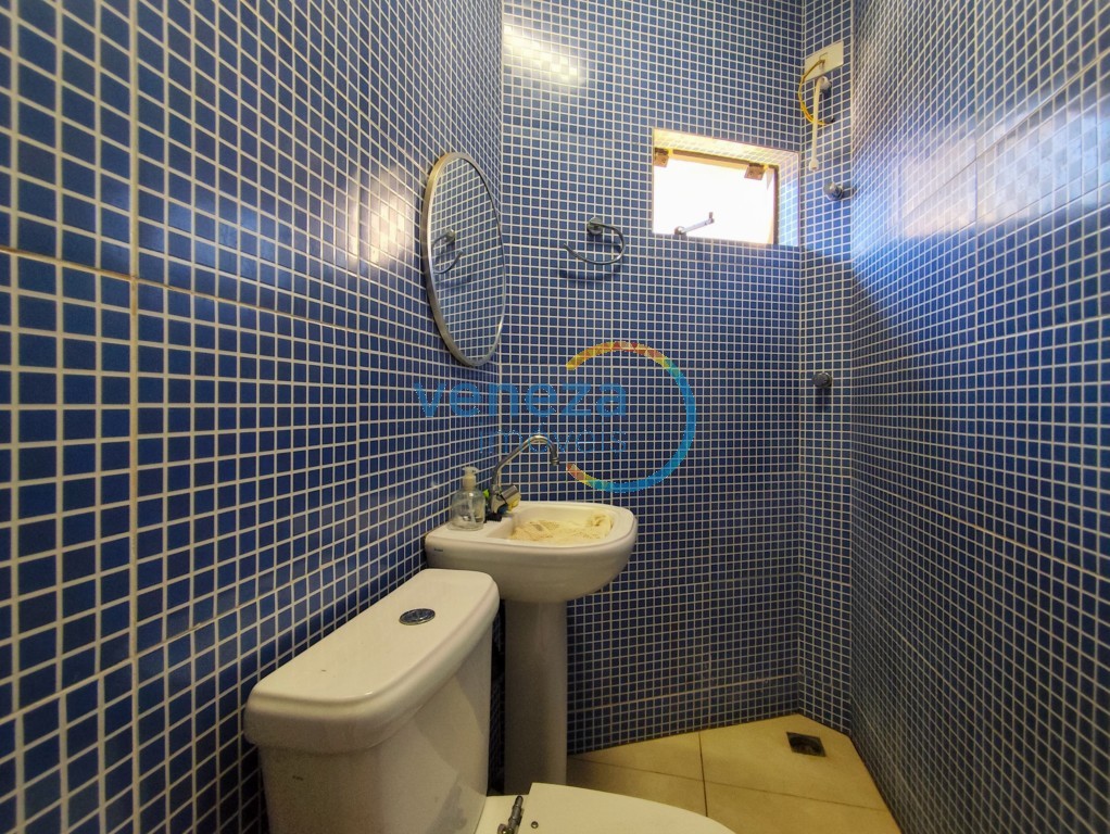 Casa Residencial à venda no bairro Andes de Londrina com 217.21m<sup>2</sup> útil, 3 quartos, 2 vagas de garagem