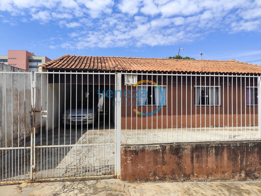Casa Residencial à venda no bairro Conjunto Liberdade de Londrina com 194m<sup>2</sup> útil, 5 quartos, 3 vagas de garagem