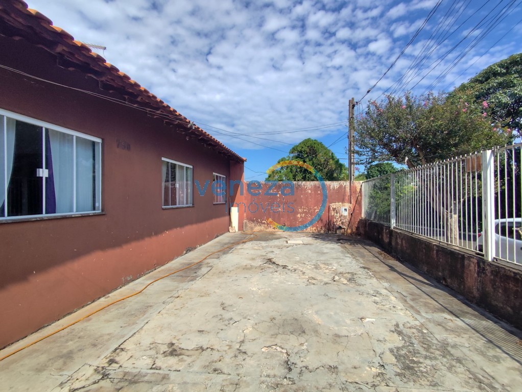Casa Residencial à venda no bairro Conjunto Liberdade de Londrina com 194m<sup>2</sup> útil, 5 quartos, 3 vagas de garagem