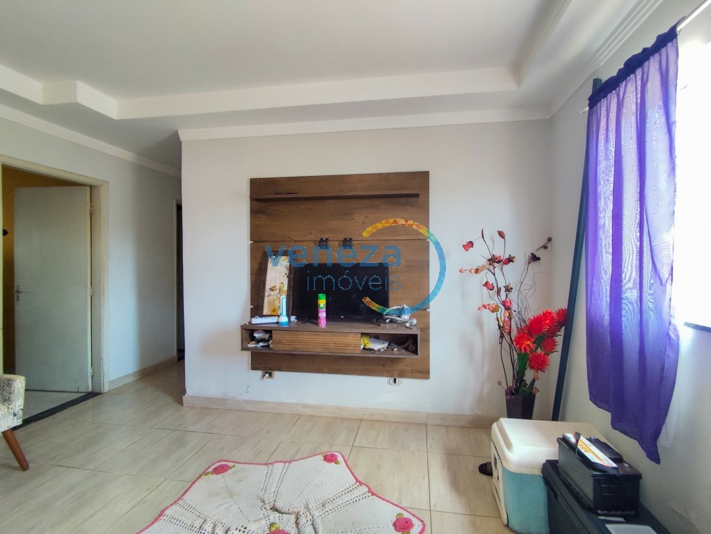 Casa Residencial à venda no bairro Conjunto Liberdade de Londrina com 194m<sup>2</sup> útil, 5 quartos, 3 vagas de garagem