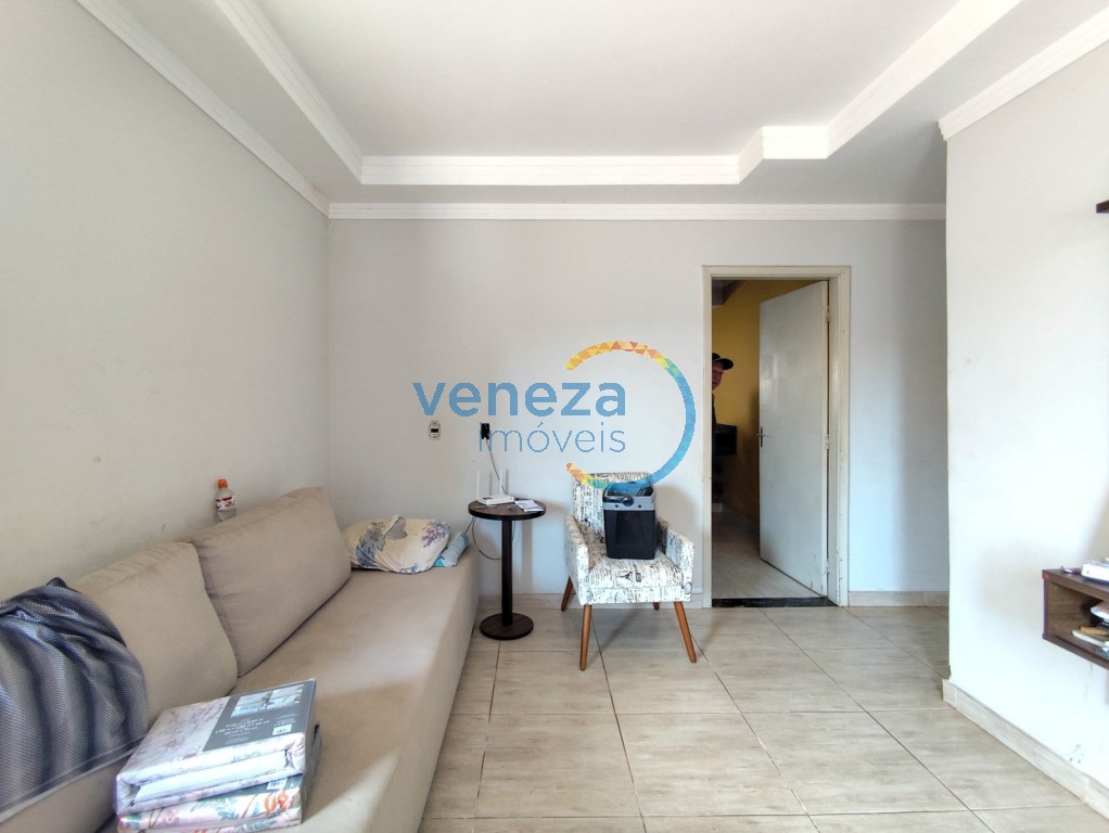 Casa Residencial à venda no bairro Conjunto Liberdade de Londrina com 194m<sup>2</sup> útil, 5 quartos, 3 vagas de garagem