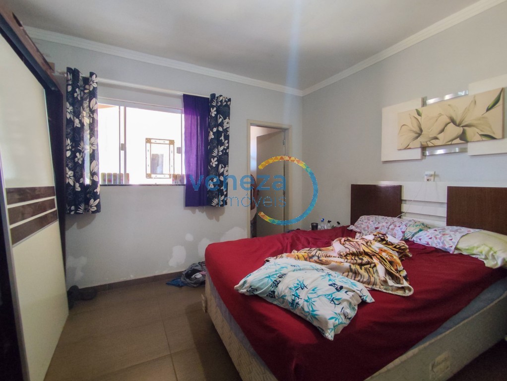 Casa Residencial à venda no bairro Conjunto Liberdade de Londrina com 194m<sup>2</sup> útil, 5 quartos, 3 vagas de garagem