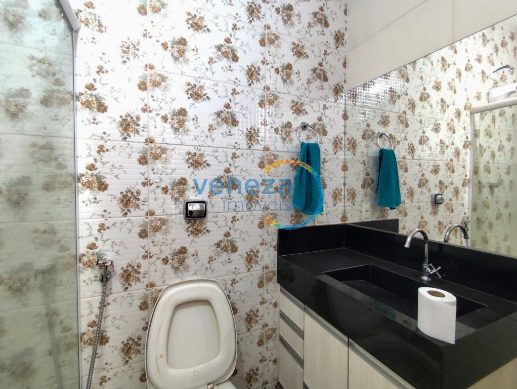 Casa Residencial à venda no bairro Conjunto Liberdade de Londrina com 194m<sup>2</sup> útil, 5 quartos, 3 vagas de garagem