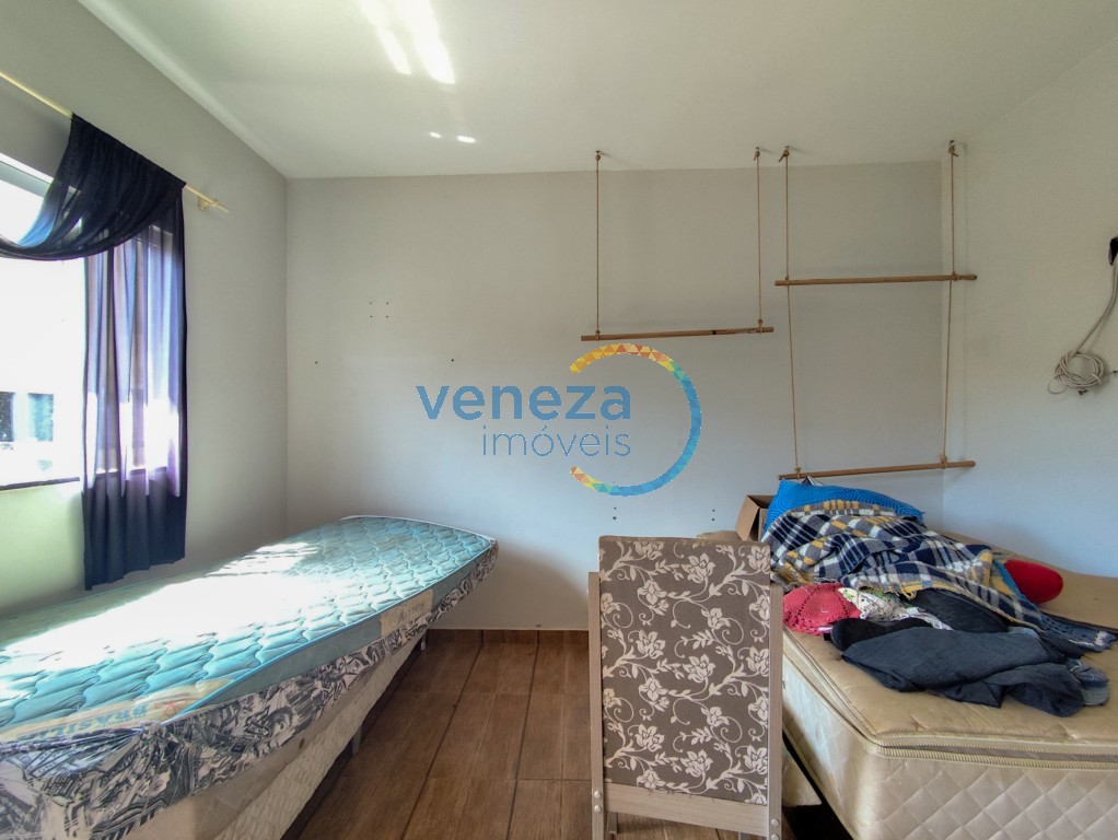 Casa Residencial à venda no bairro Conjunto Liberdade de Londrina com 194m<sup>2</sup> útil, 5 quartos, 3 vagas de garagem